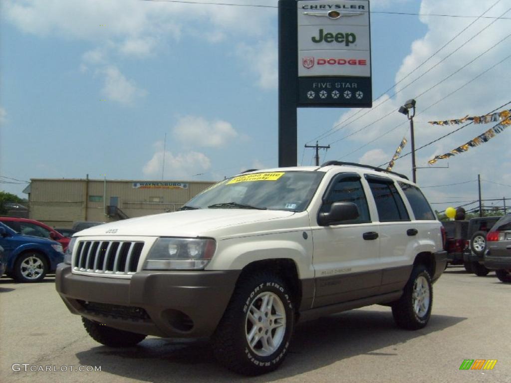 2004 Grand Cherokee Laredo 4x4 - Stone White / Dark Slate Gray photo #1