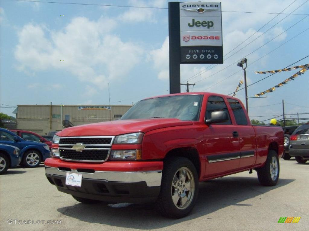 2007 Silverado 1500 Classic LT Extended Cab 4x4 - Victory Red / Dark Charcoal photo #1