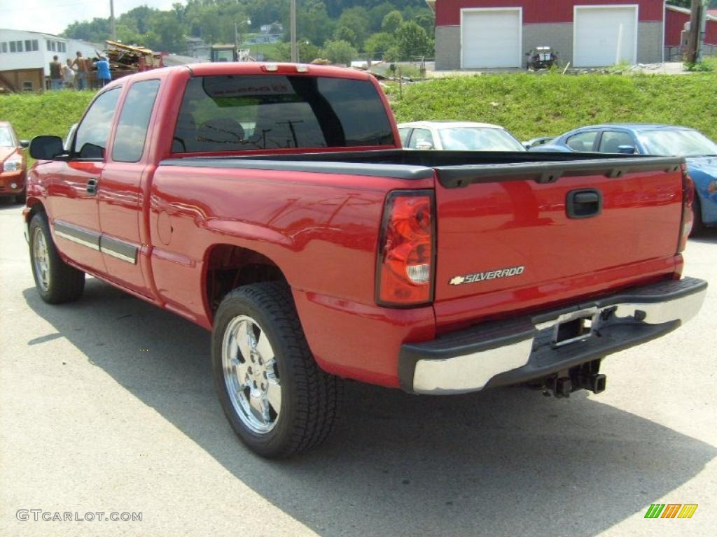 2007 Silverado 1500 Classic LT Extended Cab 4x4 - Victory Red / Dark Charcoal photo #3