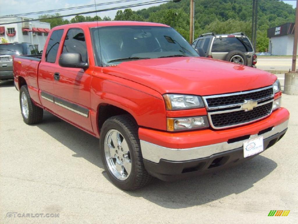 2007 Silverado 1500 Classic LT Extended Cab 4x4 - Victory Red / Dark Charcoal photo #7