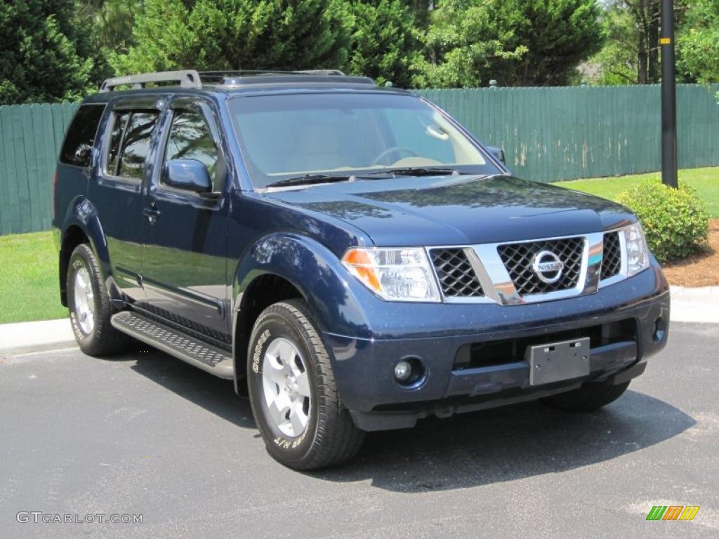 2006 Pathfinder SE 4x4 - Majestic Blue Metallic / Desert photo #7