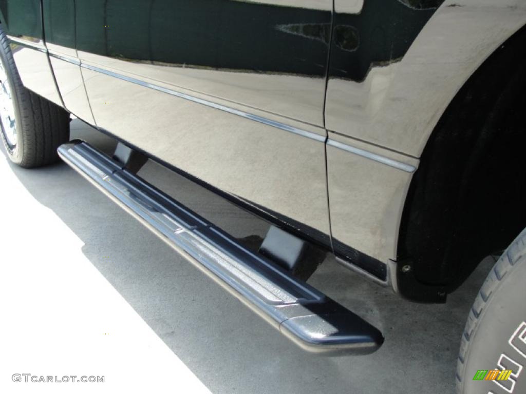 2004 F150 XL Regular Cab - Black / Dark Flint photo #18
