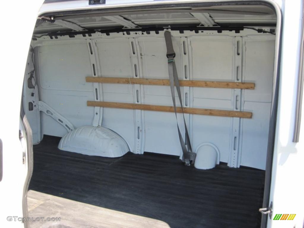 2003 Savana Van 1500 Cargo - Summit White / Medium Pewter photo #2