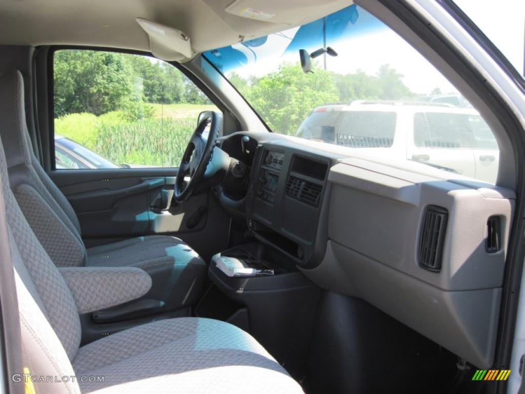 2003 Savana Van 1500 Cargo - Summit White / Medium Pewter photo #3