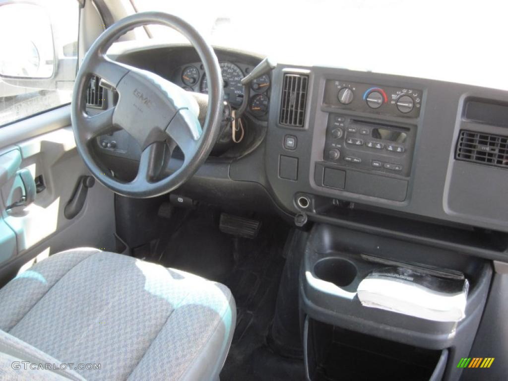 2003 Savana Van 1500 Cargo - Summit White / Medium Pewter photo #4
