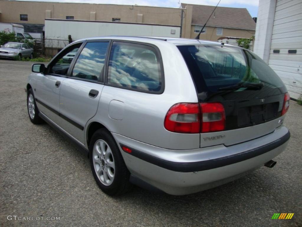 2000 V40 1.9T Wagon - Silver Metallic / Silver Gray photo #10
