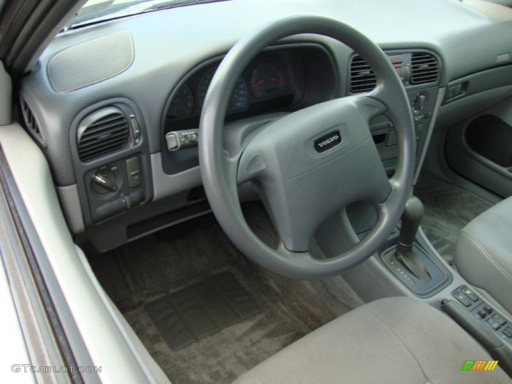 2000 V40 1.9T Wagon - Silver Metallic / Silver Gray photo #12