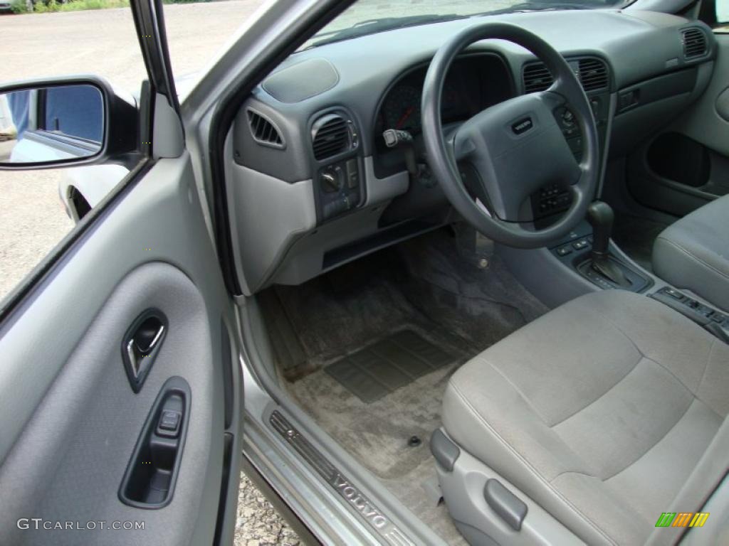 2000 V40 1.9T Wagon - Silver Metallic / Silver Gray photo #13