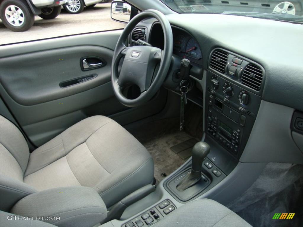 2000 V40 1.9T Wagon - Silver Metallic / Silver Gray photo #19