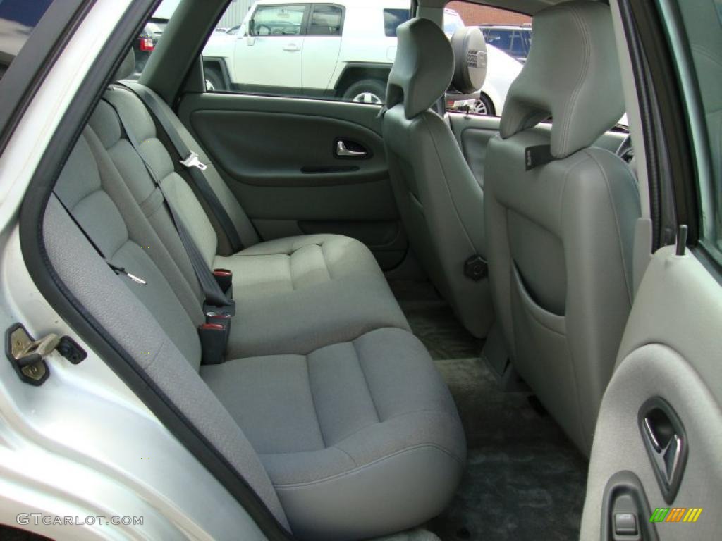 2000 V40 1.9T Wagon - Silver Metallic / Silver Gray photo #23