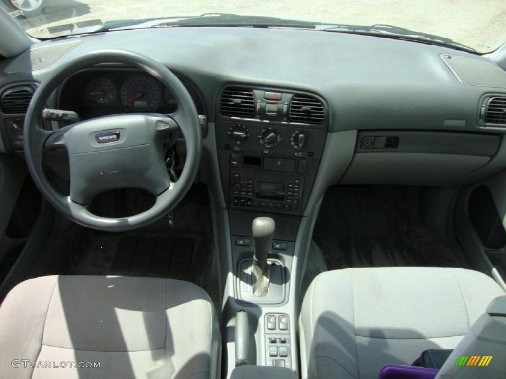 2000 V40 1.9T Wagon - Silver Metallic / Silver Gray photo #37