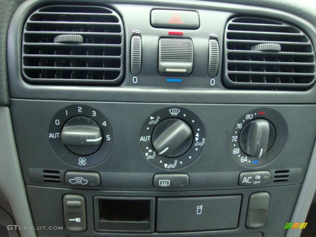 2000 V40 1.9T Wagon - Silver Metallic / Silver Gray photo #41