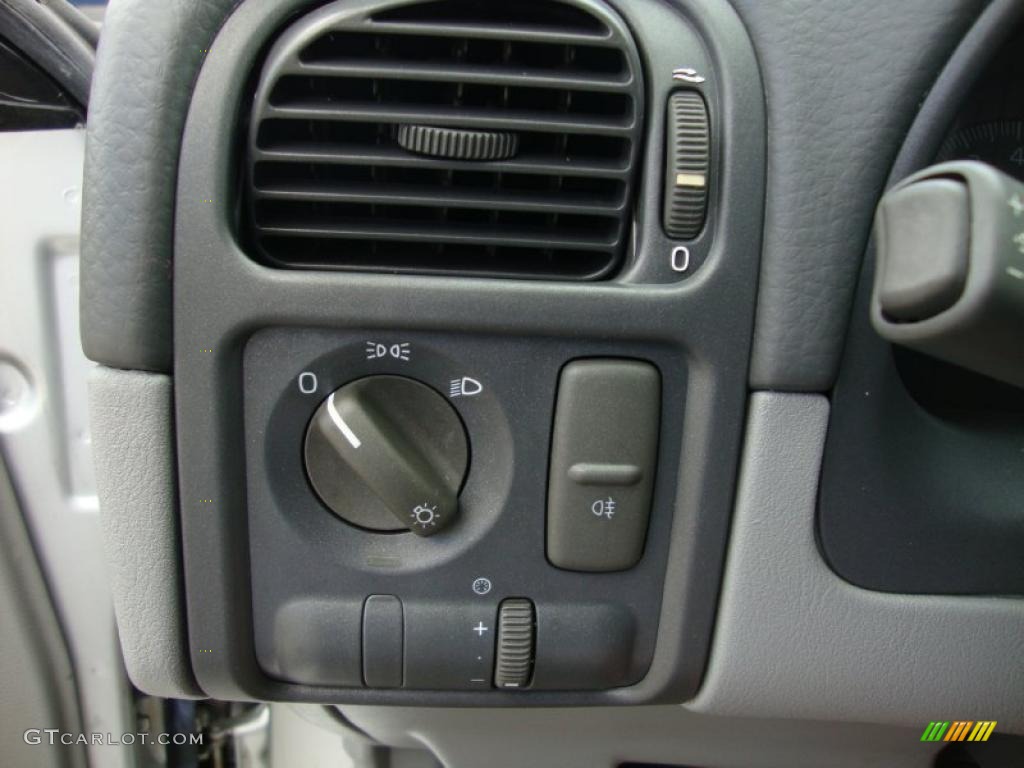 2000 V40 1.9T Wagon - Silver Metallic / Silver Gray photo #48