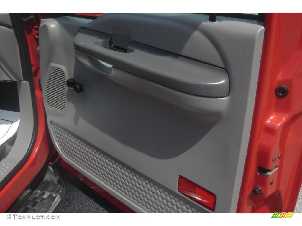 2000 F250 Super Duty XL Regular Cab 4x4 - Red / Medium Graphite photo #18