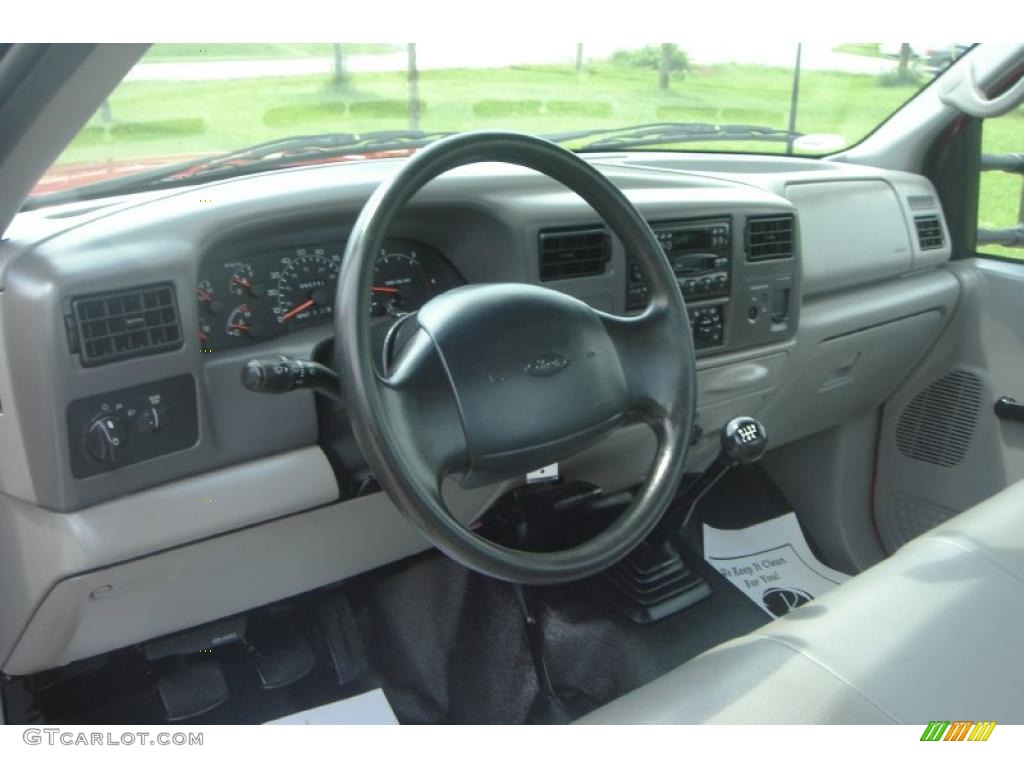 2000 F250 Super Duty XL Regular Cab 4x4 - Red / Medium Graphite photo #51