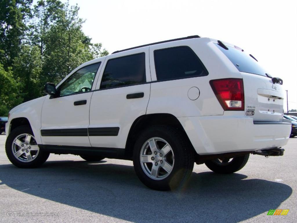 2006 Grand Cherokee Laredo 4x4 - Stone White / Medium Slate Gray photo #4