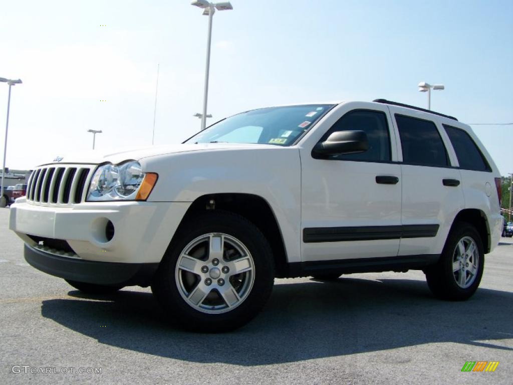 2006 Grand Cherokee Laredo 4x4 - Stone White / Medium Slate Gray photo #5