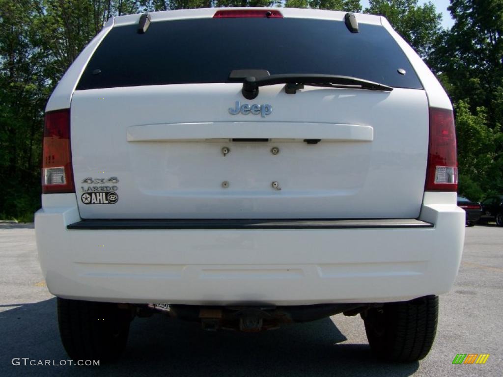 2006 Grand Cherokee Laredo 4x4 - Stone White / Medium Slate Gray photo #6