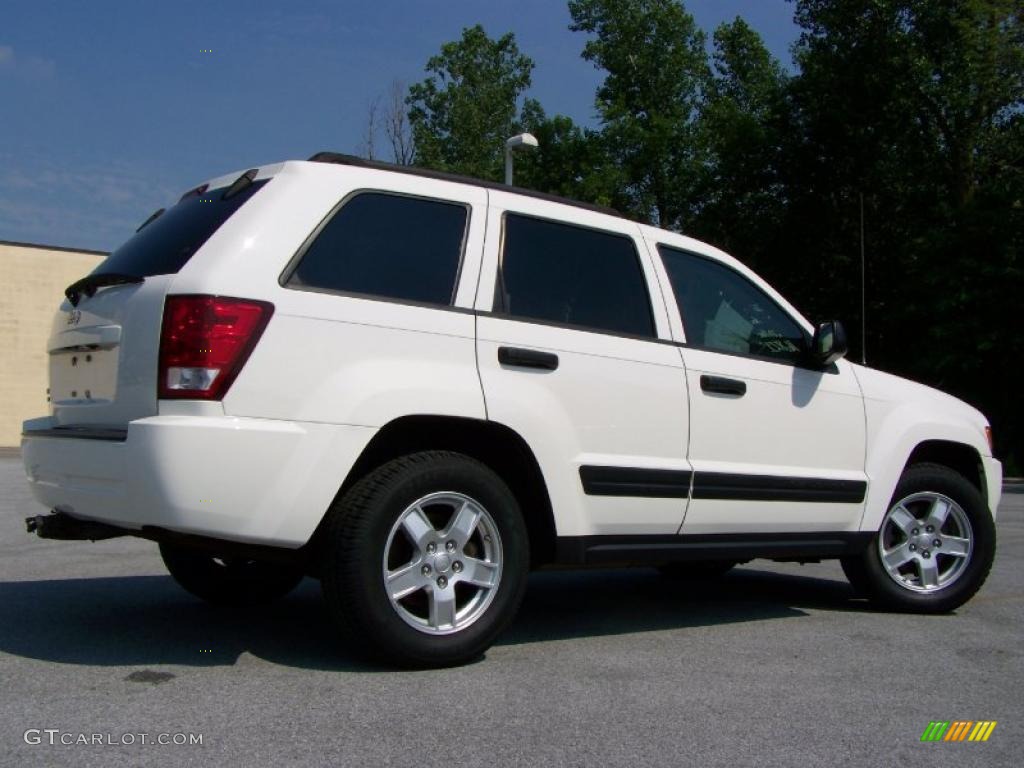 2006 Grand Cherokee Laredo 4x4 - Stone White / Medium Slate Gray photo #7