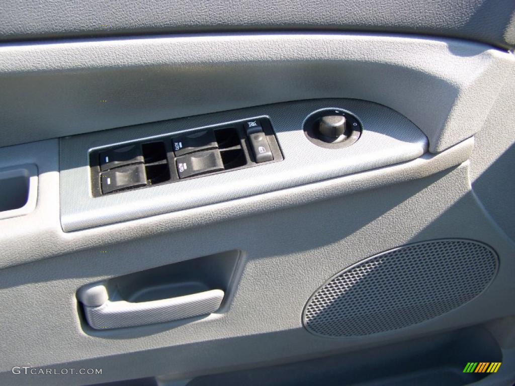 2006 Grand Cherokee Laredo 4x4 - Stone White / Medium Slate Gray photo #10