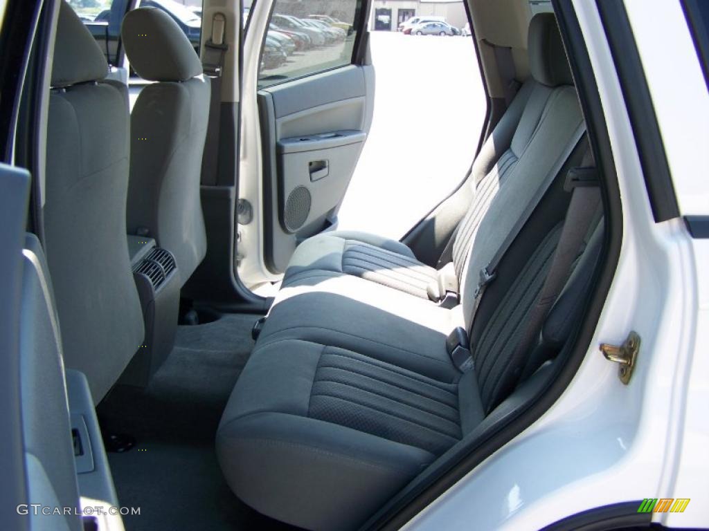 2006 Grand Cherokee Laredo 4x4 - Stone White / Medium Slate Gray photo #11