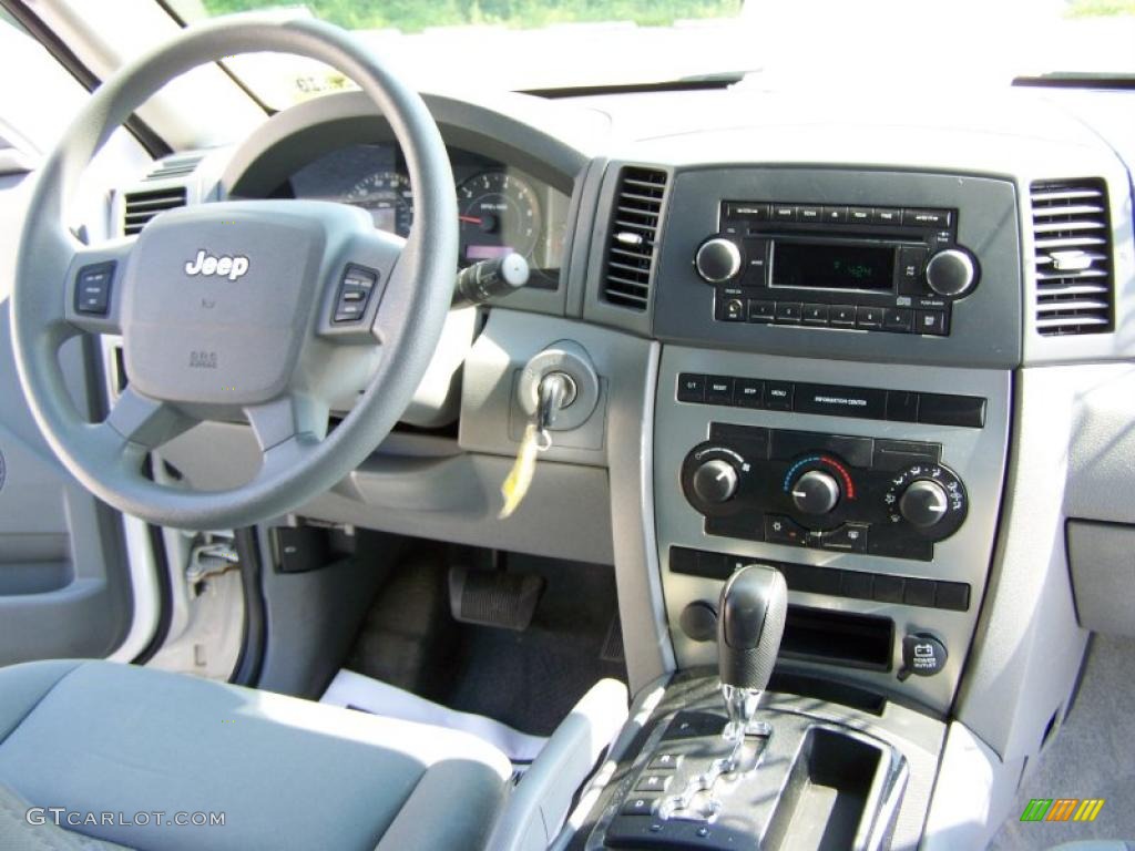 2006 Grand Cherokee Laredo 4x4 - Stone White / Medium Slate Gray photo #15