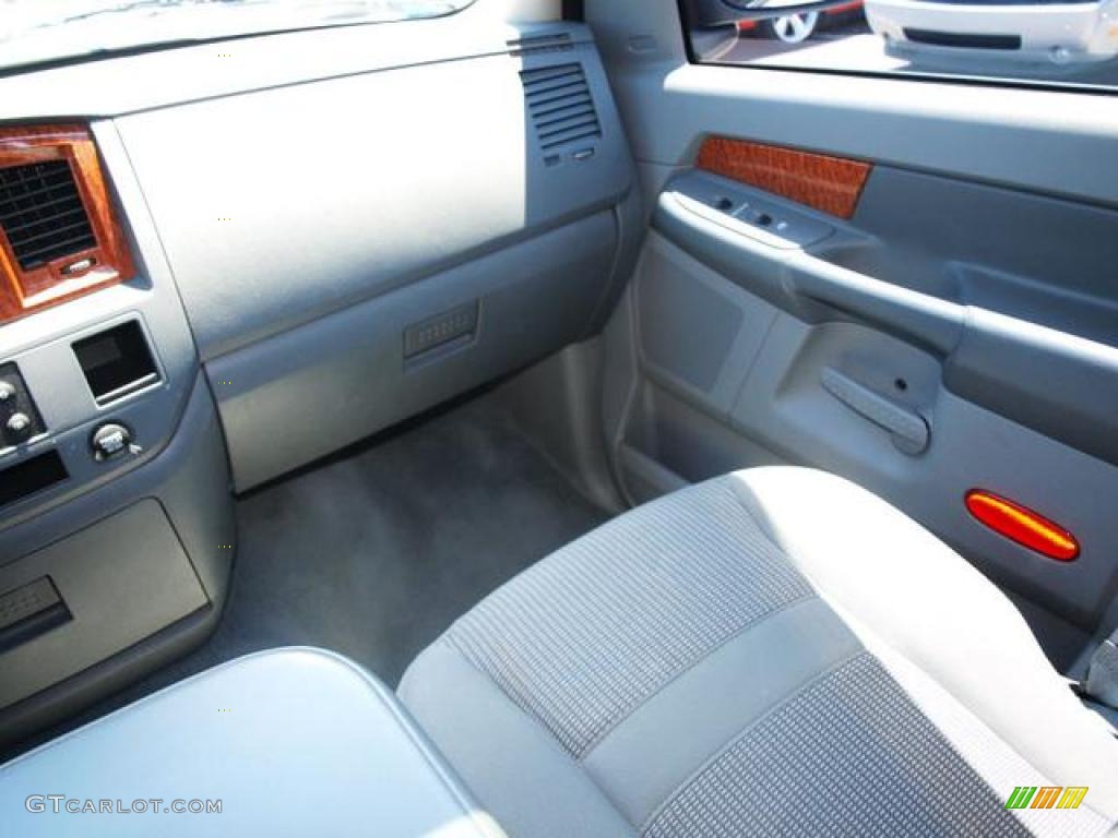 2006 Ram 1500 SLT Quad Cab 4x4 - Bright White / Medium Slate Gray photo #13