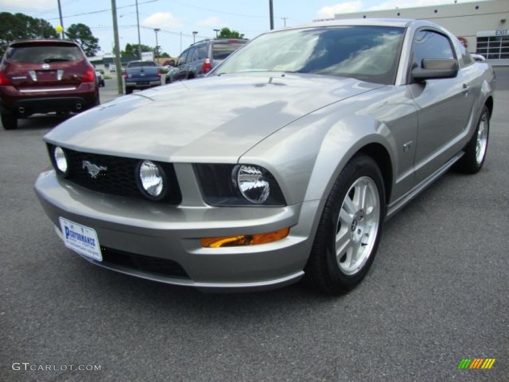 2008 Mustang GT Deluxe Coupe - Vapor Silver Metallic / Dark Charcoal photo #1