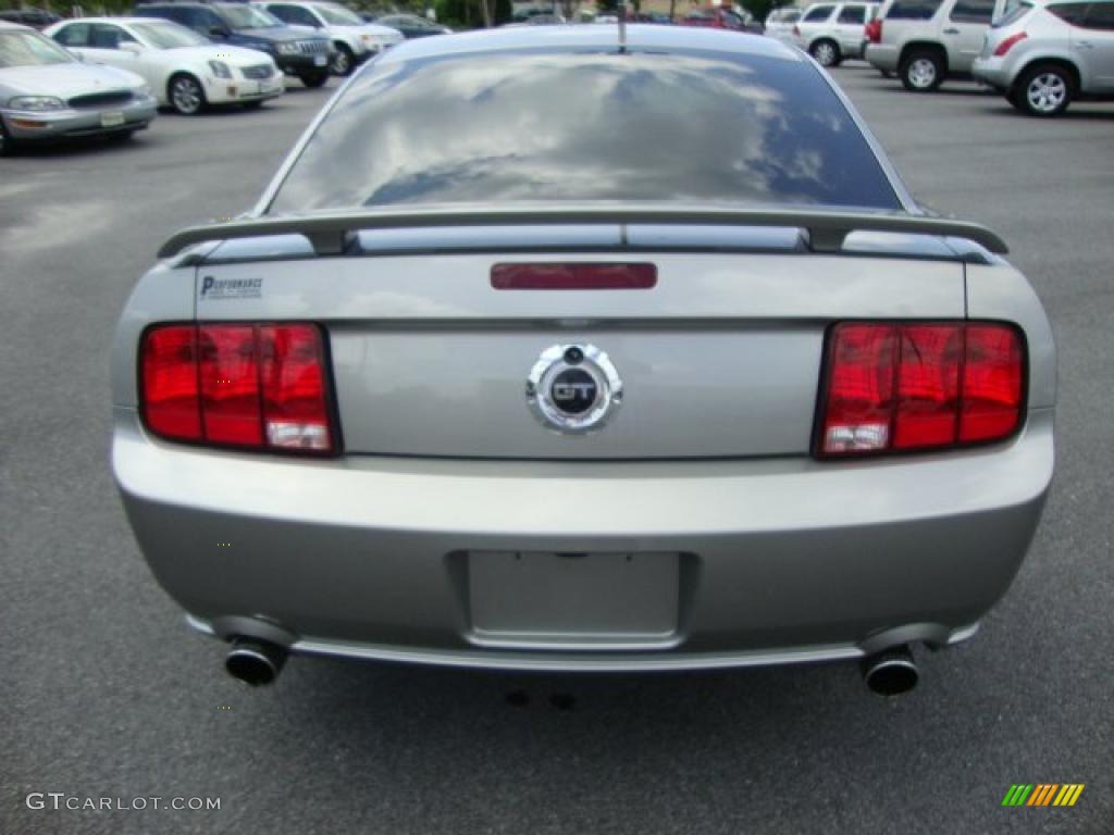 2008 Mustang GT Deluxe Coupe - Vapor Silver Metallic / Dark Charcoal photo #4