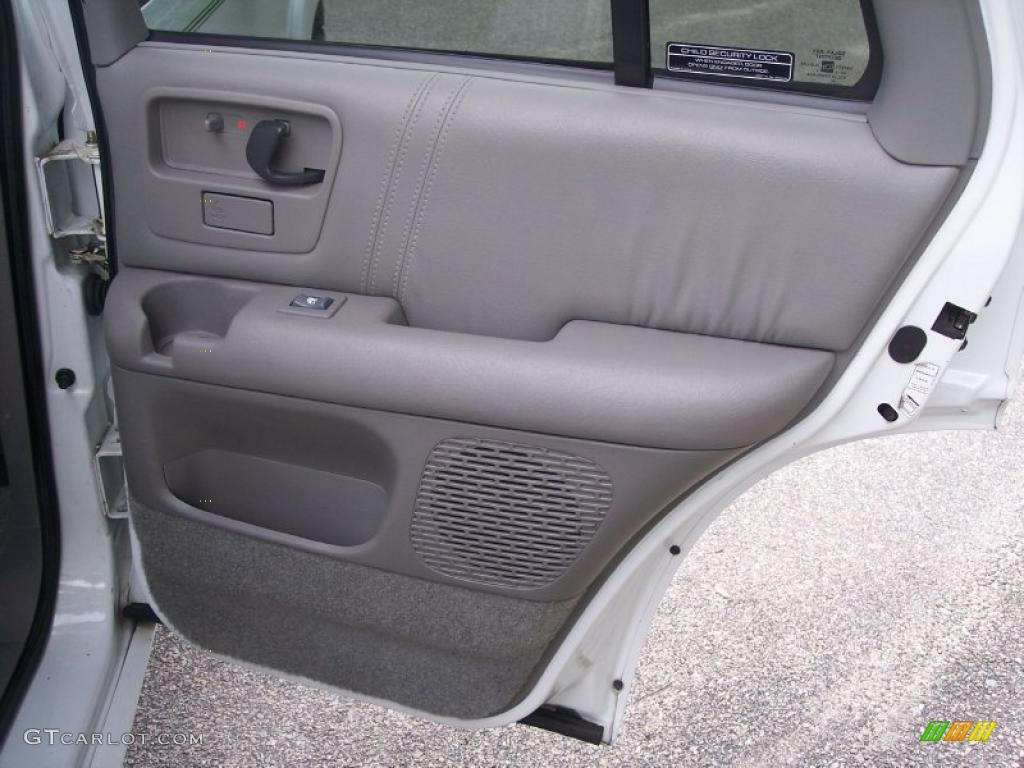 1997 Bravada AWD - White / Gray photo #24