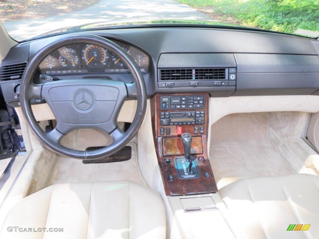 1995 SL 500 Roadster - Midnight Blue / Parchment Beige photo #35