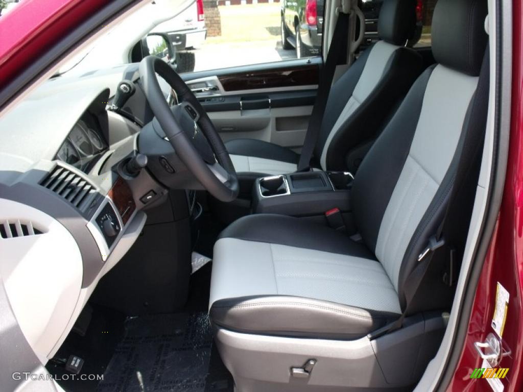 2010 Town & Country Touring - Inferno Red Crystal Pearl / Medium Slate Gray/Light Shale photo #12
