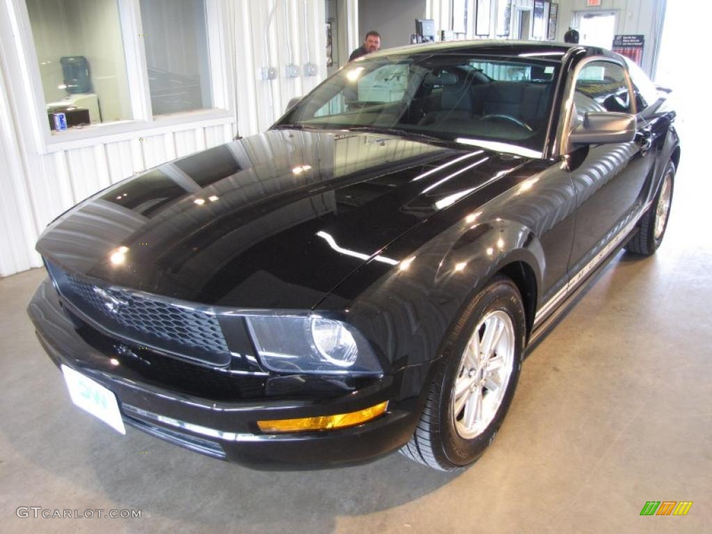 2007 Mustang V6 Deluxe Coupe - Black / Dark Charcoal photo #3