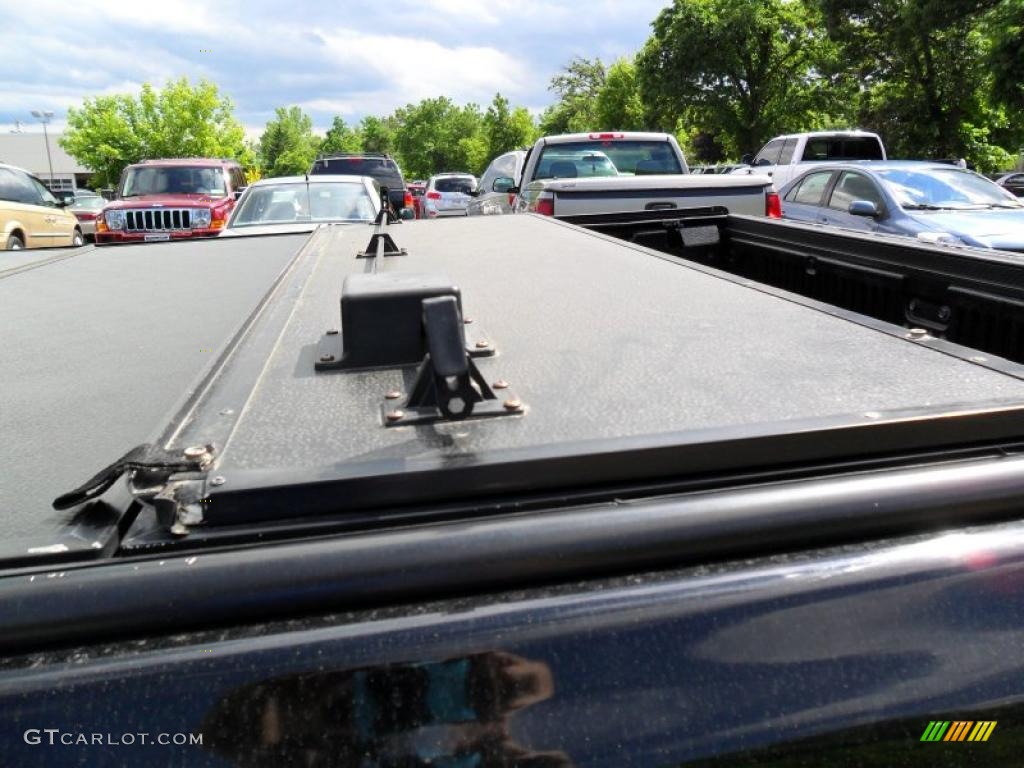 2005 Silverado 1500 Z71 Extended Cab 4x4 - Black / Dark Charcoal photo #17