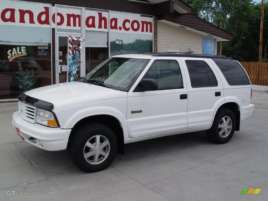 1999 Bravada AWD - Arctic White / Beige photo #2