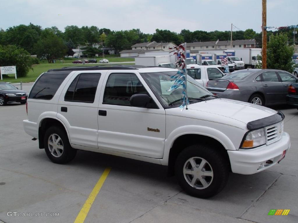 1999 Bravada AWD - Arctic White / Beige photo #3