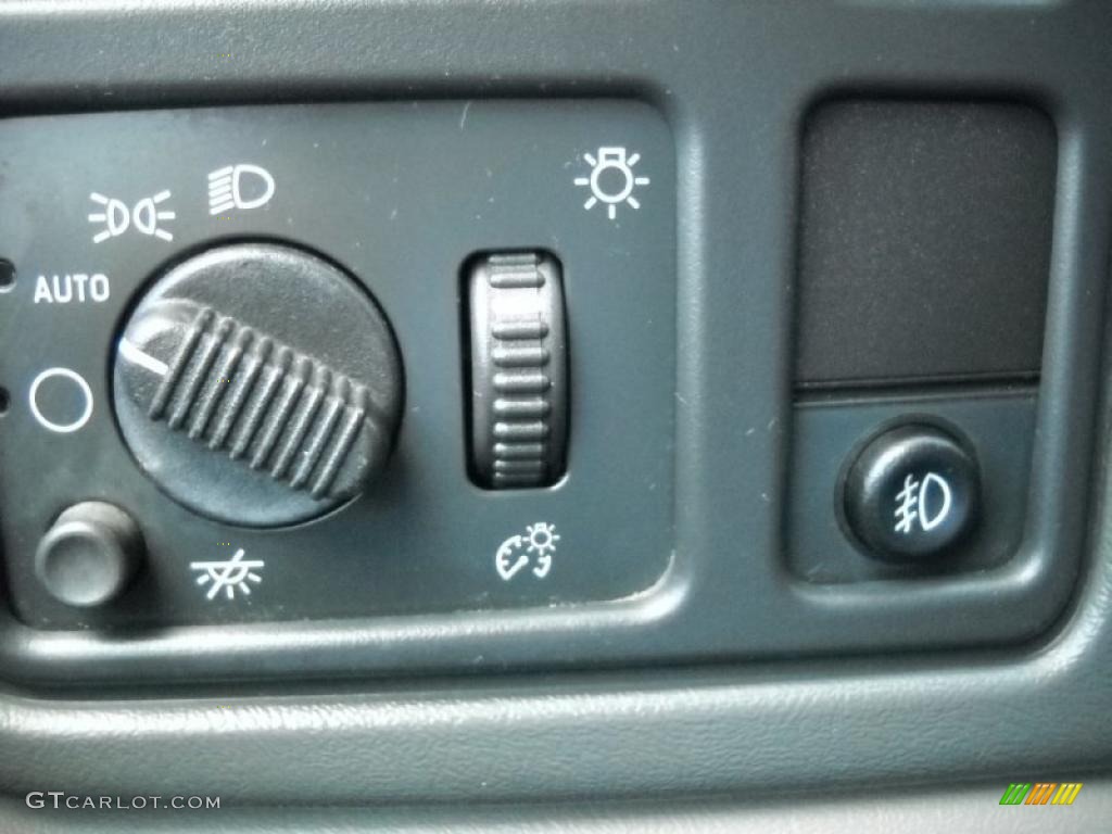 2003 Suburban 1500 LT 4x4 - Indigo Blue Metallic / Gray/Dark Charcoal photo #18