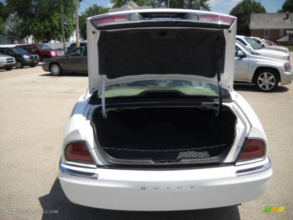 1999 Park Avenue  - Bright White Diamond / Taupe photo #9