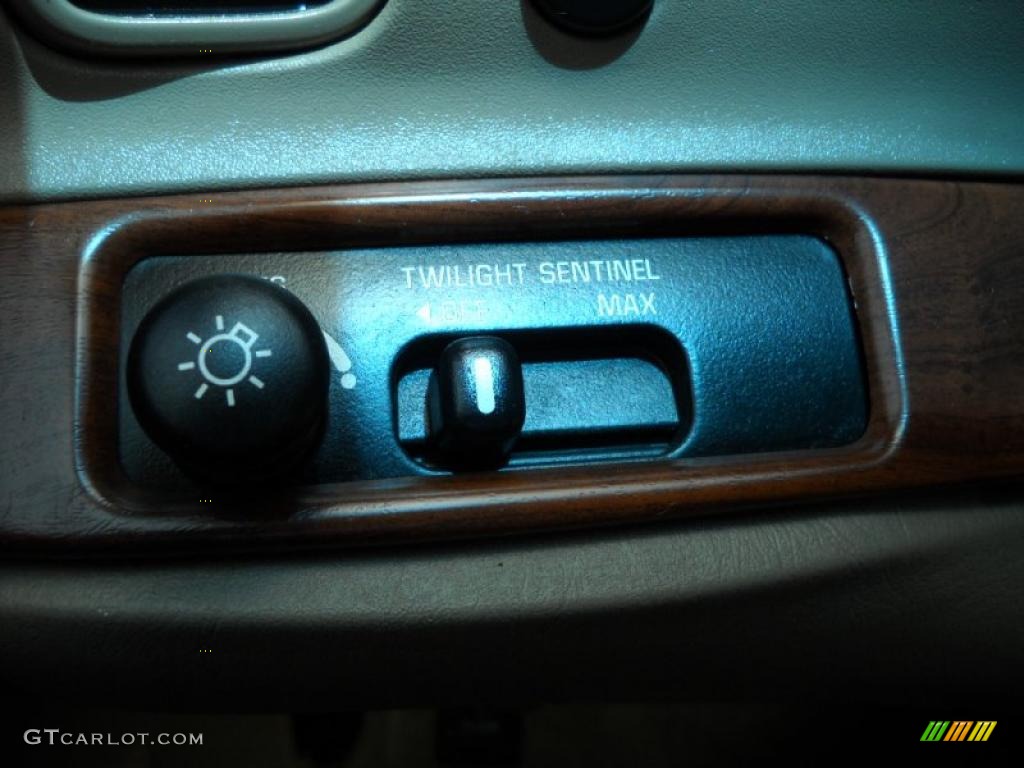 1999 Park Avenue  - Bright White Diamond / Taupe photo #17