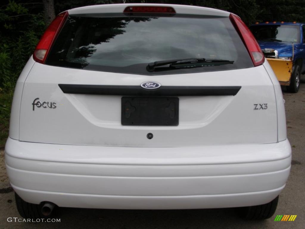 2003 Focus ZX3 Coupe - Cloud 9 White / Dark Charcoal photo #11