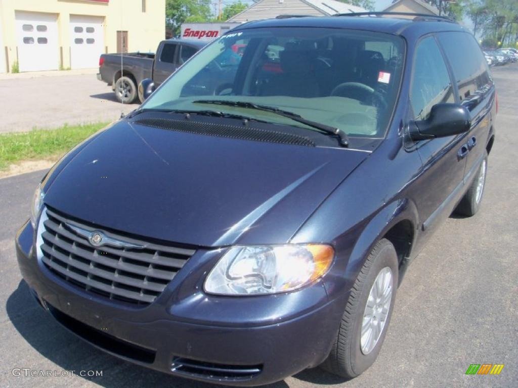 2007 Town & Country  - Modern Blue Pearl / Medium Slate Gray photo #1