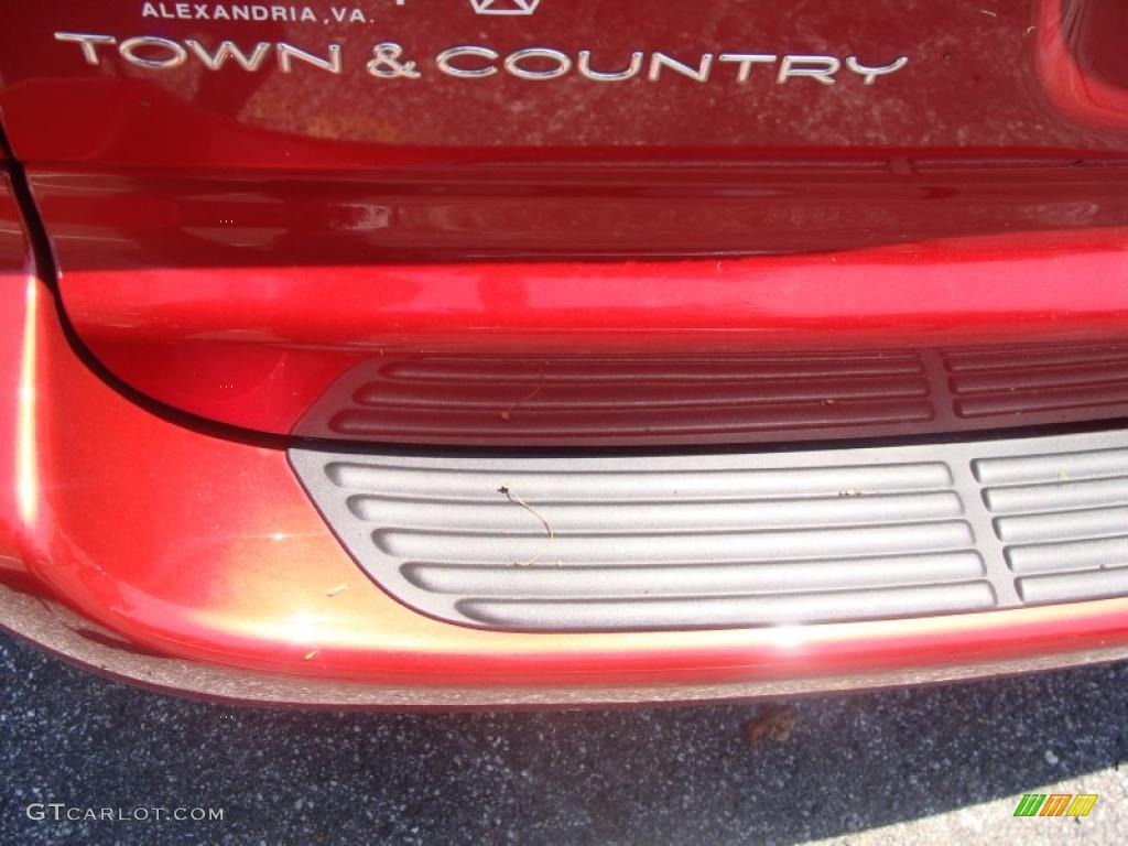 2003 Town & Country Limited AWD - Inferno Red Pearl / Gray photo #7