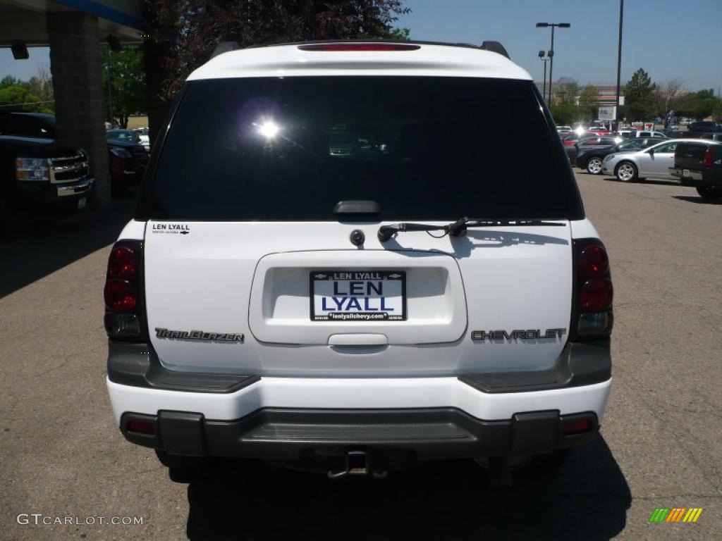 2004 TrailBlazer EXT LS 4x4 - Summit White / Medium Pewter photo #5