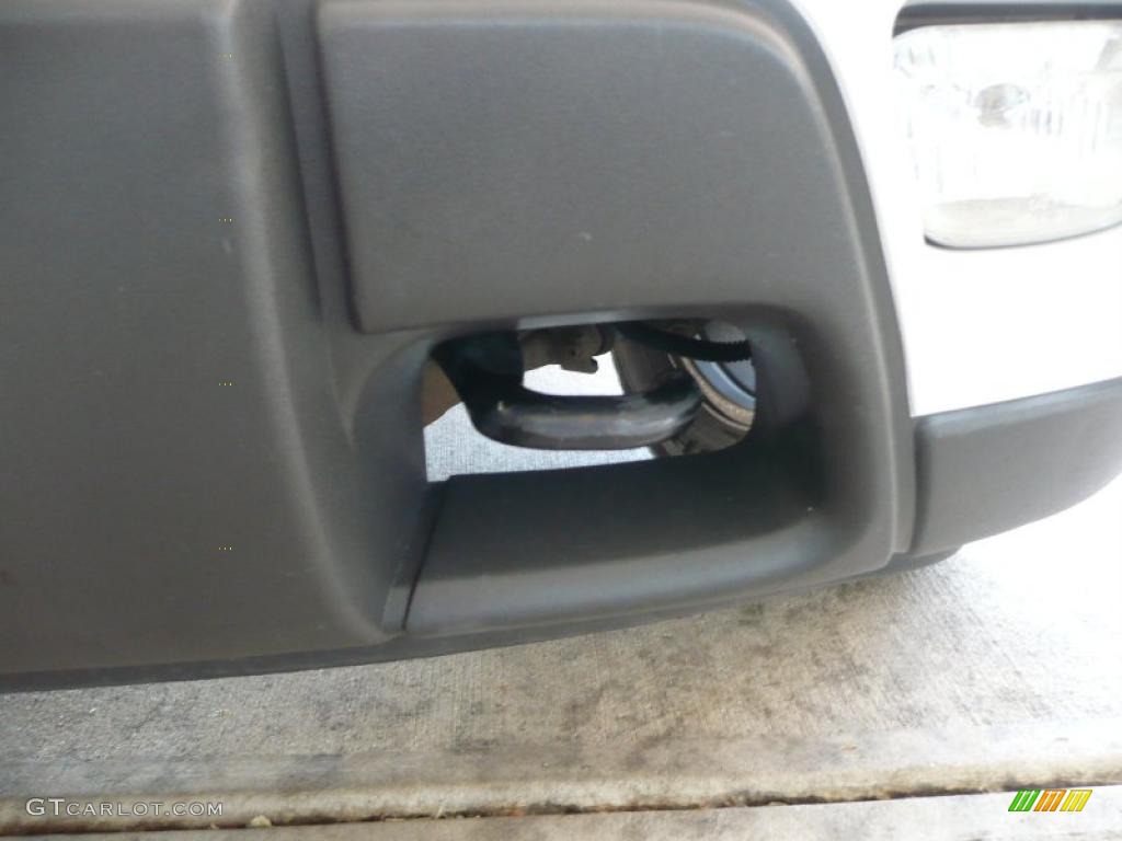 2004 TrailBlazer EXT LS 4x4 - Summit White / Medium Pewter photo #20