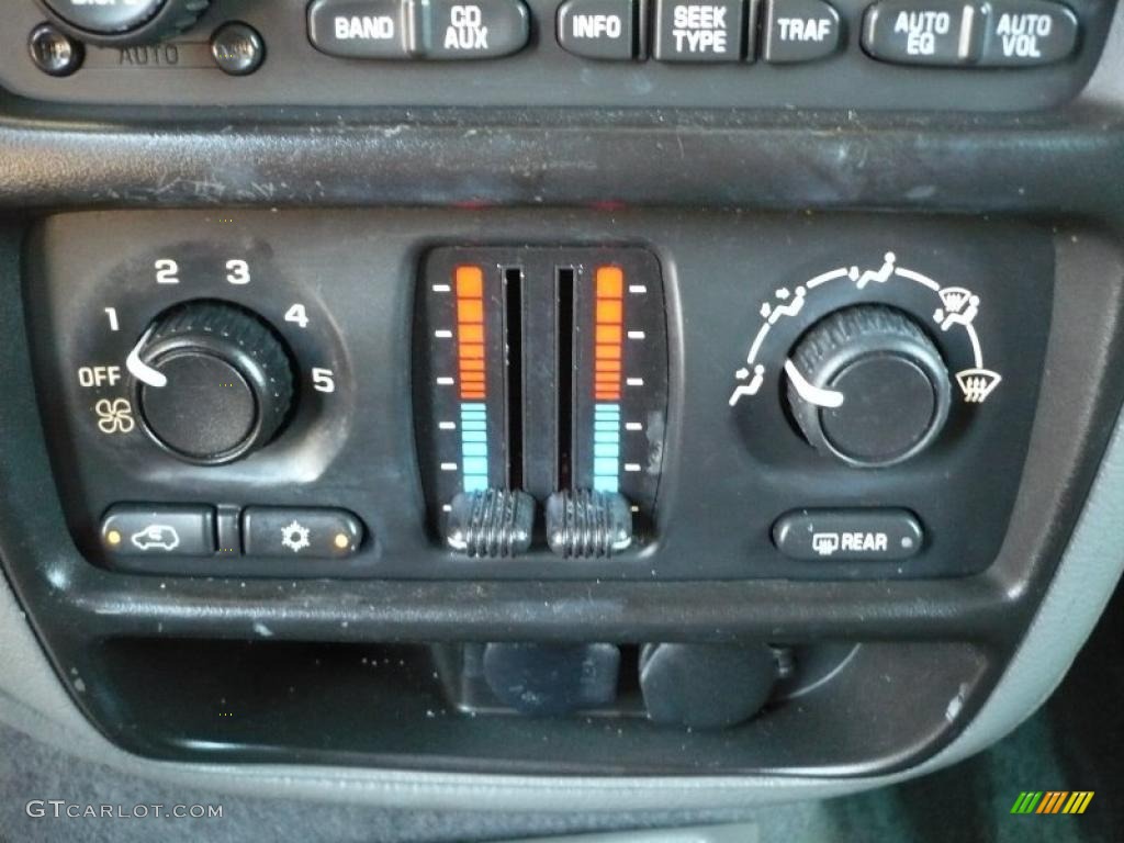 2004 TrailBlazer EXT LS 4x4 - Summit White / Medium Pewter photo #27