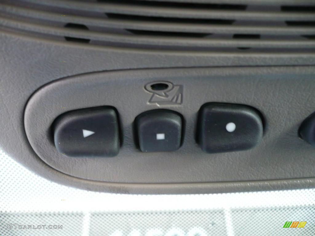 2004 TrailBlazer EXT LS 4x4 - Summit White / Medium Pewter photo #29