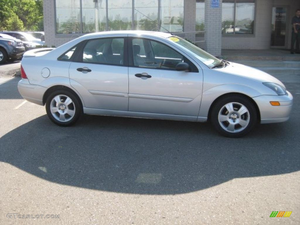 2003 Focus ZTS Sedan - CD Silver Metallic / Medium Graphite photo #1