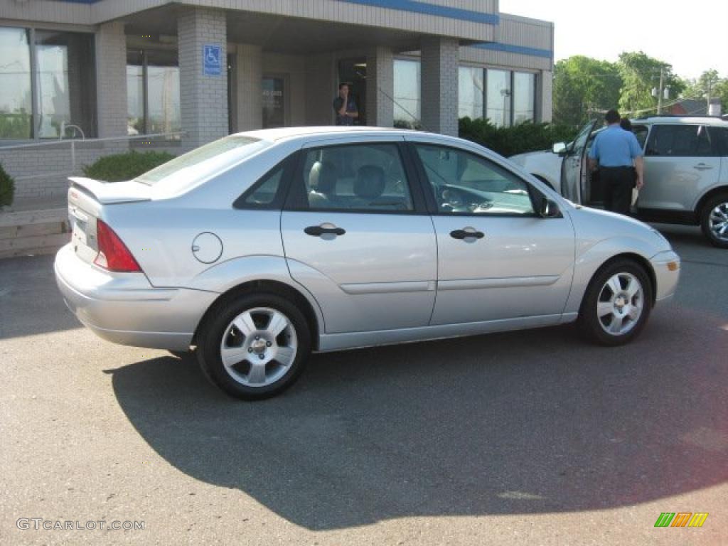 2003 Focus ZTS Sedan - CD Silver Metallic / Medium Graphite photo #2