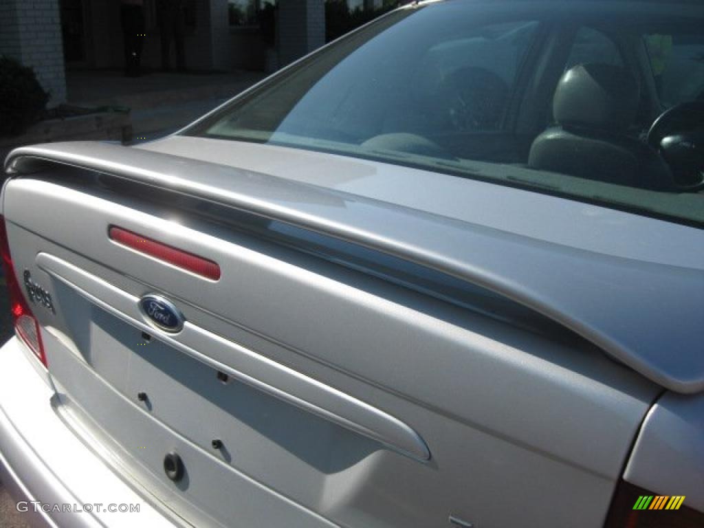 2003 Focus ZTS Sedan - CD Silver Metallic / Medium Graphite photo #17