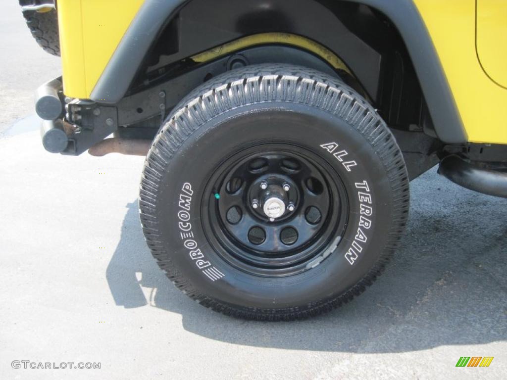 2004 Wrangler SE 4x4 - Solar Yellow / Dark Slate Gray photo #16